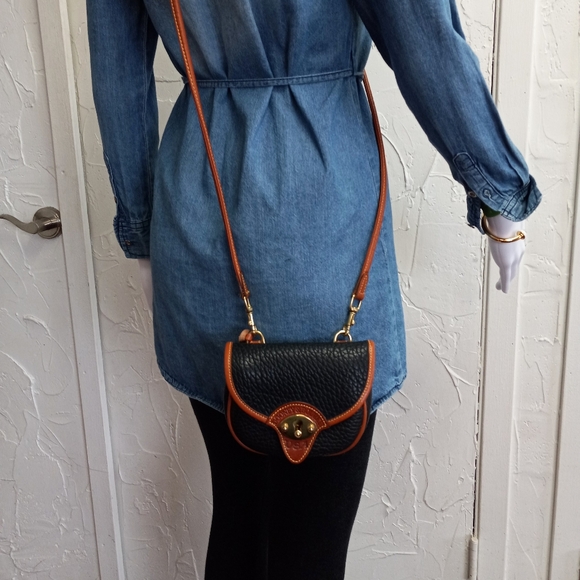 Dooney & Bourke Belt/Shoulder Wallet. 1990's Cavalry Collection. - Picture 5 of 11